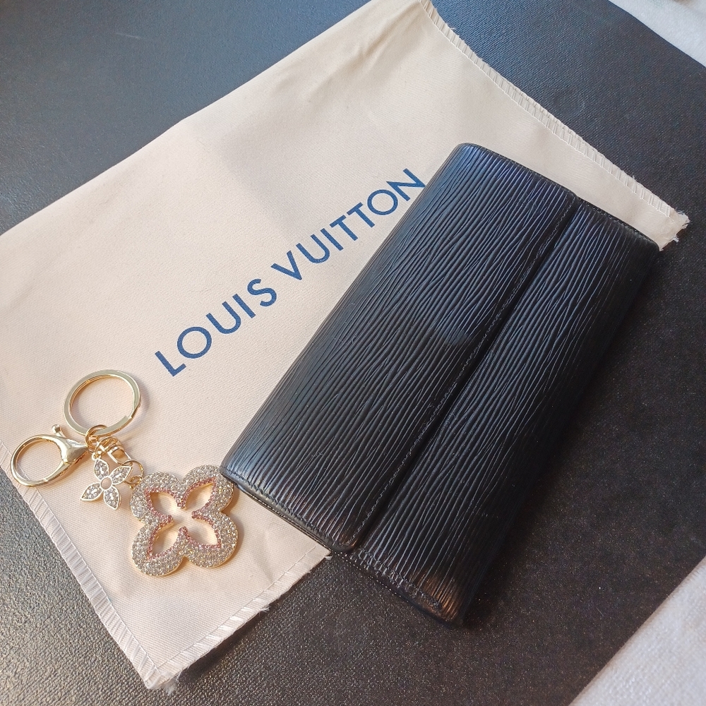 Louis Vuitton Epi Leather Sarah Long Wallet EUC, BLACK